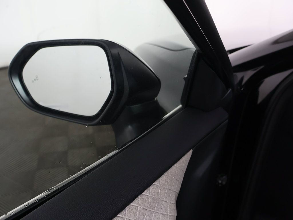 Used 2025 Toyota Camry XLE FWD image 33