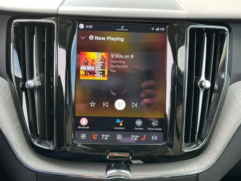 Used 2025 Volvo XC60 B5 Plus image 23