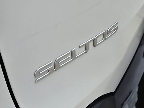 New 2026 Kia Seltos S FWD image 8