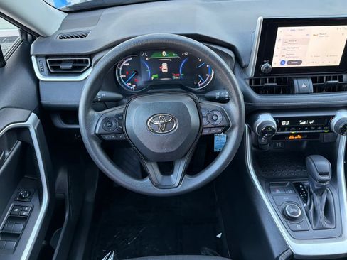 Used 2024 Toyota RAV4 LE image 18