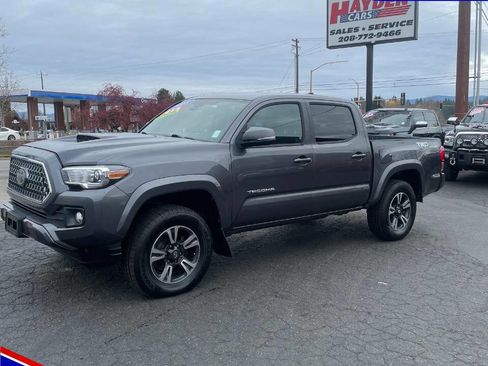 Used 2018 Toyota Tacoma TRD Sport image 1