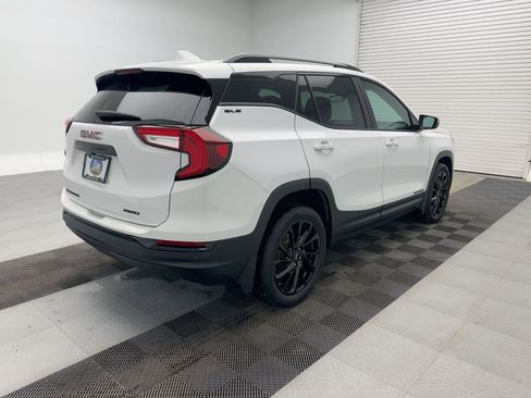 Used 2024 GMC Terrain SLE w/ Driver Convenience Package image 9