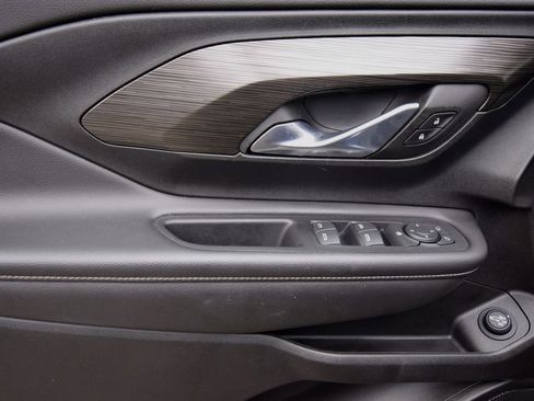 Used 2024 GMC Terrain SLE w/ Driver Convenience Package image 26