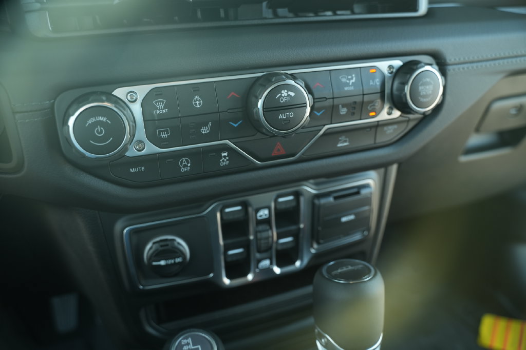 New 2026 Jeep Gladiator Sport AWD/4WD image 32