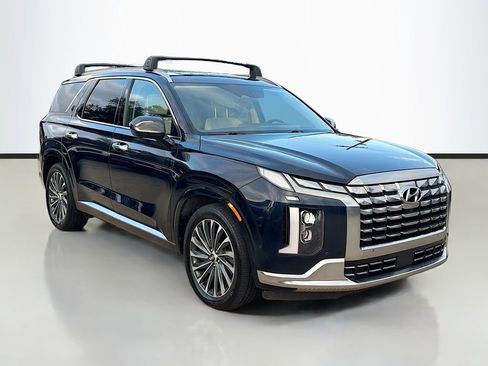 Used 2024 Hyundai Palisade Calligraphy image 3