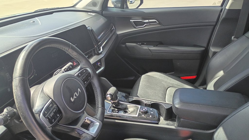 Used 2023 Kia Sportage EX FWD image 16