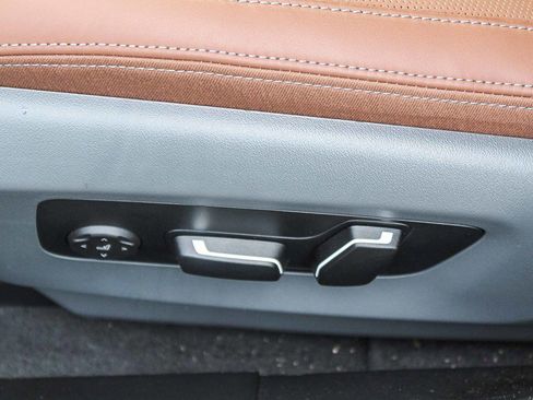 Used 2025 BMW i5 xDrive40 image 21