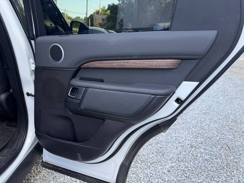 Used 2017 Land Rover Discovery HSE AWD/4WD image 15