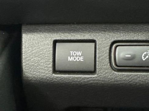 Certified 2025 Nissan Frontier PRO-4X AWD/4WD image 14