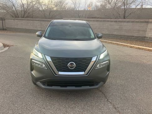 Used 2021 Nissan Rogue SV image 2