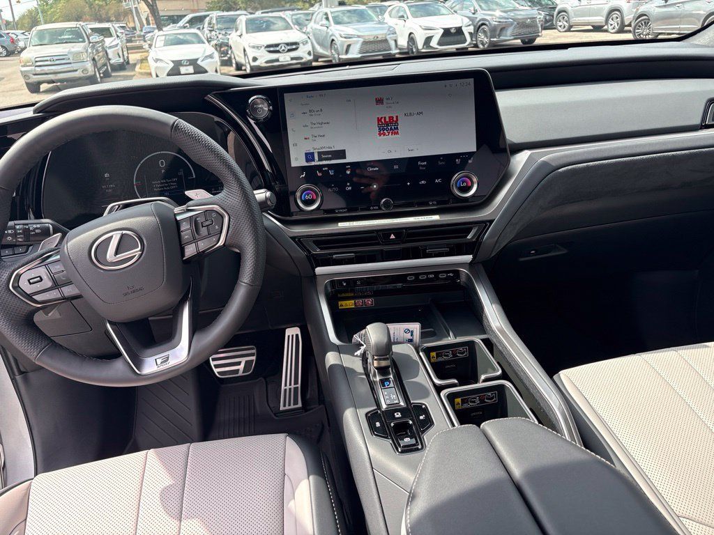 Used 2026 Lexus TX 500h AWD w/ Technology Package image 17