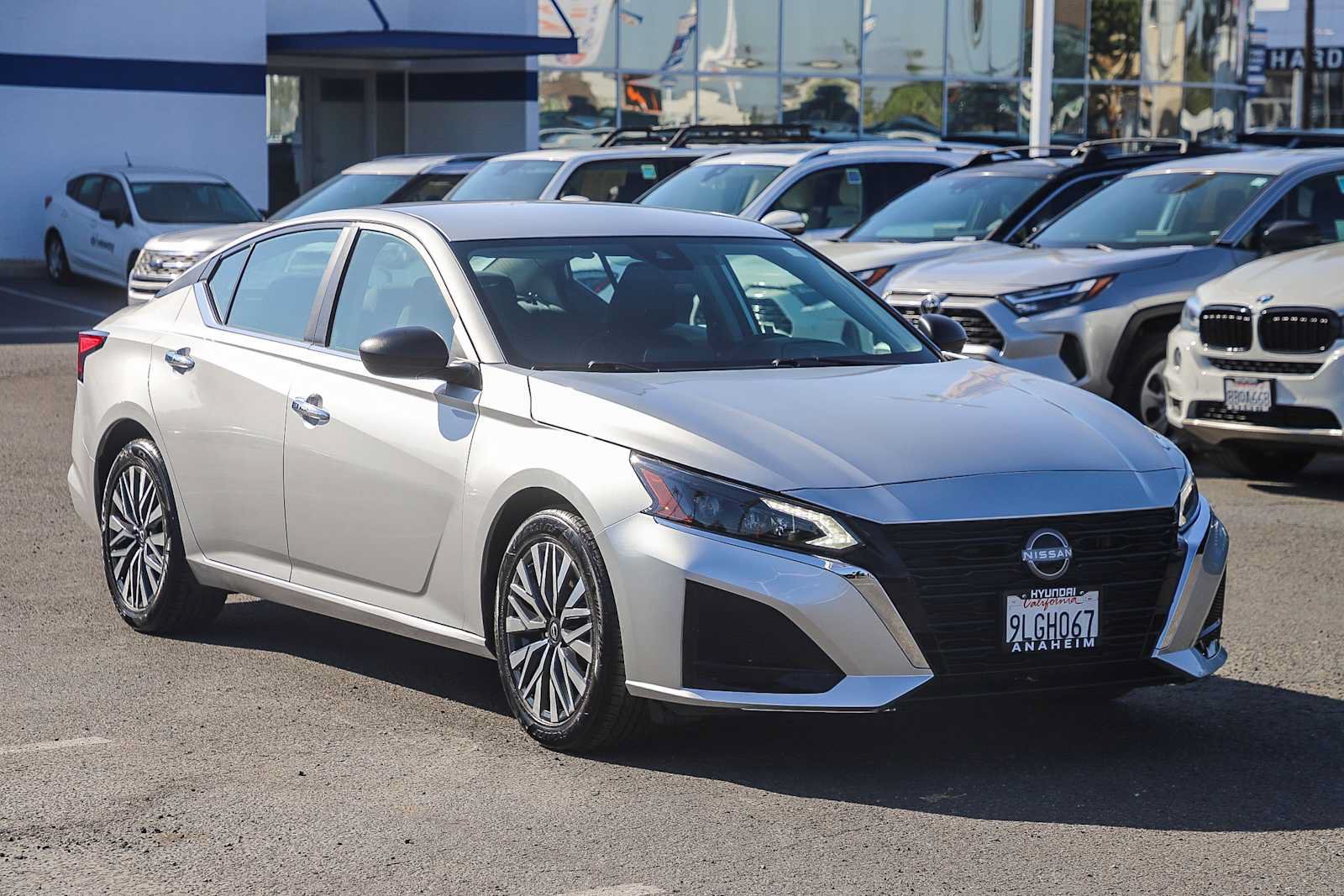 Used 2024 Nissan Altima 2.5 SV FWD image 3