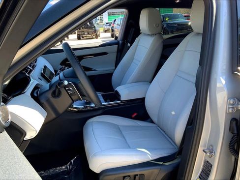 Used 2026 Land Rover Range Rover Evoque S image 8