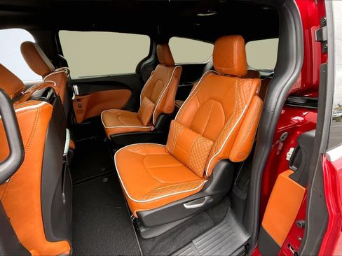 New 2026 Chrysler Pacifica Pinnacle AWD/4WD image 13