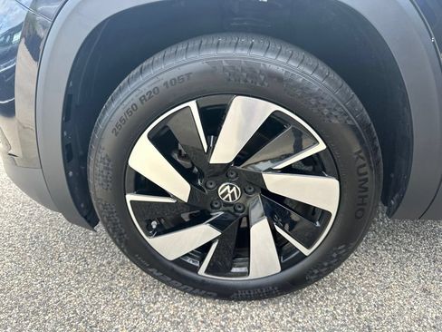 Used 2024 Volkswagen Atlas Cross Sport SE AWD/4WD image 32