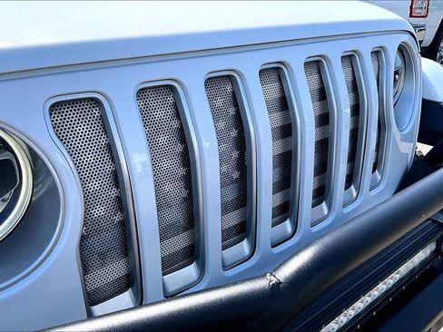 Used 2018 Jeep Wrangler Unlimited Sahara w/ Dual Top Group AWD/4WD image 32
