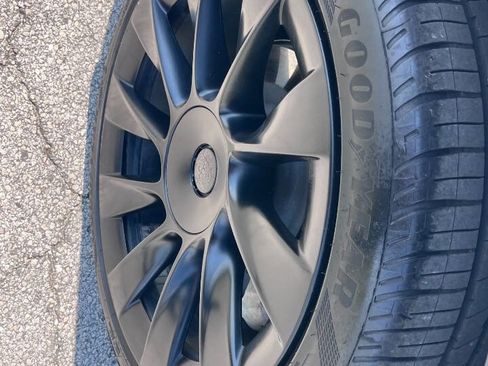 Used 2021 Tesla Model Y Long Range AWD/4WD image 17