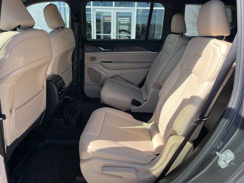 Used 2024 Jeep Grand Cherokee L Limited w/ Luxury Tech Group II image 14