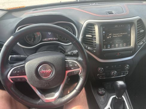 Used 2016 Jeep Cherokee Trailhawk w/ Comfort/Convenience Group AWD/4WD image 16