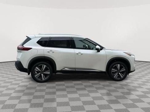 Used 2023 Nissan Rogue SL AWD/4WD image 2