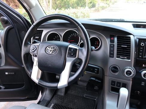 Used 2017 Toyota Sequoia Limited w/ Safety & Convenience Package AWD/4WD image 33