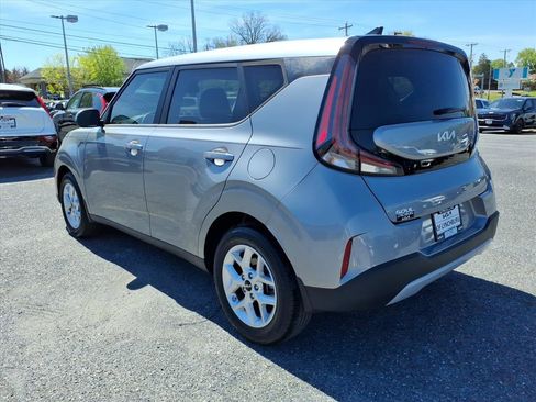 Used 2024 Kia Soul LX w/ Option Group 015 FWD image 6