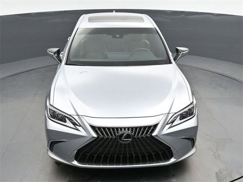Used 2024 Lexus ES 350 w/ Premium Package image 17