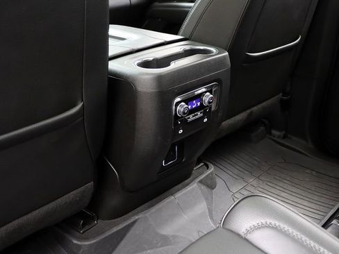 Used 2023 GMC Yukon XL Denali image 14