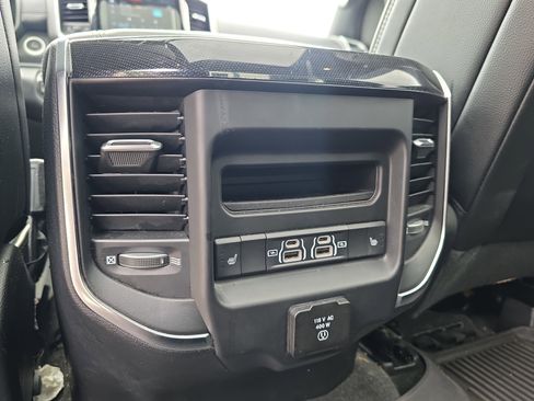 Used 2022 RAM 1500 Laramie AWD/4WD image 18