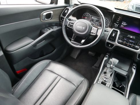 Certified 2022 Kia Sorento X-Line EX image 9