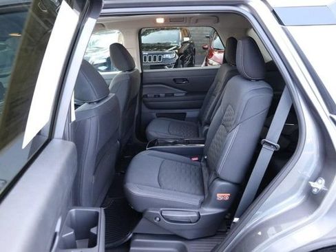 Certified 2025 Nissan Pathfinder SV w/ SV Premium Package AWD/4WD image 24