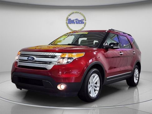 Used 2014 Ford Explorer XLT w/ Equipment Group 202A AWD/4WD image 2