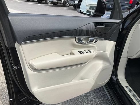 Used 2020 Volvo XC90 T6 Momentum AWD/4WD image 7