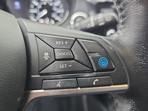 Certified 2019 Nissan Rogue SV w/ Sun & Sound Touring Package image 18