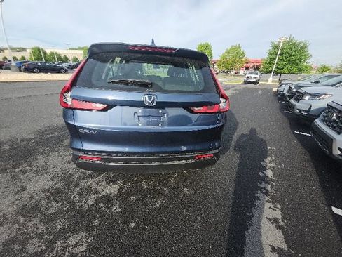 Used 2024 Honda CR-V LX image 7