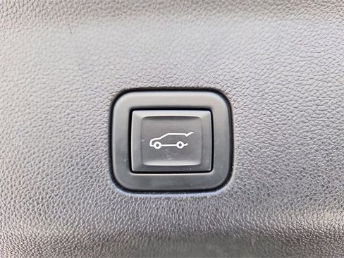 Certified 2023 GMC Yukon XL SLT image 6