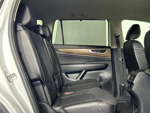 Used 2024 Volkswagen Atlas SE image 12