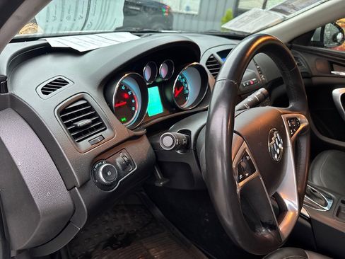 Used 2011 Buick Regal CXL image 6