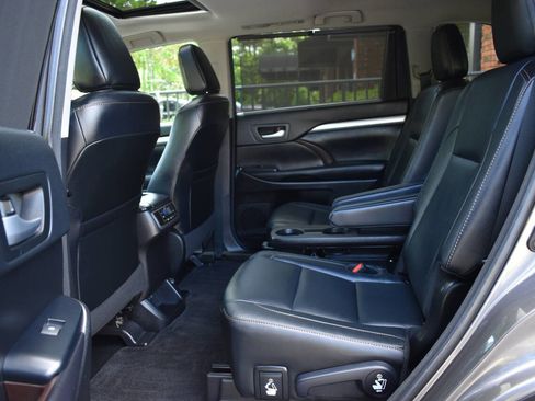Used 2017 Toyota Highlander XLE FWD image 9