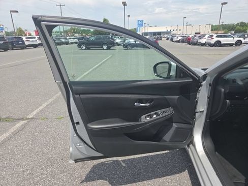 Used 2023 Nissan Sentra SV FWD image 14