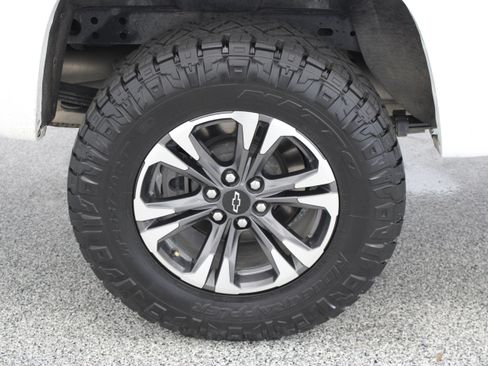 Used 2021 Chevrolet Colorado Z71 w/ Safety Package AWD/4WD image 6