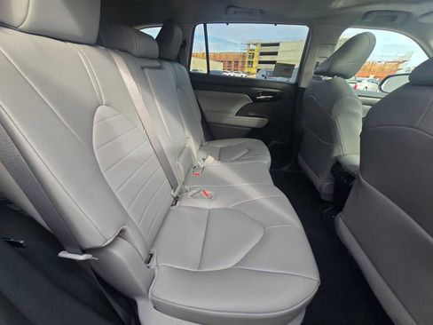 New 2026 Toyota Highlander XLE image 14