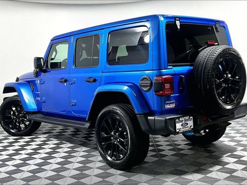 Used 2023 Jeep Wrangler Unlimited Sahara w/ Cold Weather Group AWD/4WD image 11