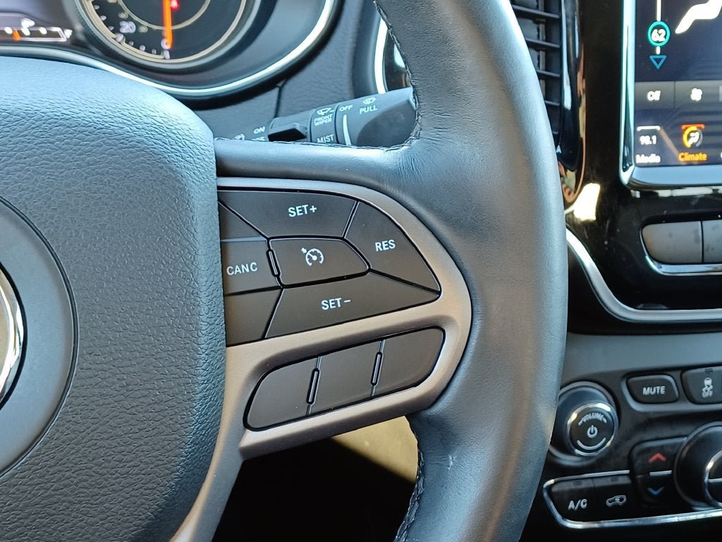 Used 2019 Jeep Cherokee Limited AWD/4WD image 15
