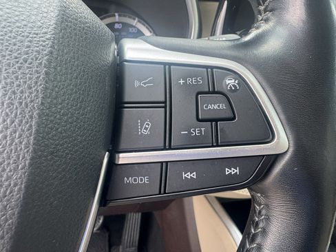 Used 2022 Toyota Highlander XLE FWD image 14
