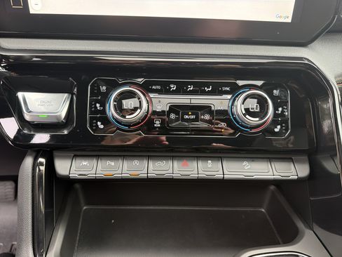 Used 2025 GMC Sierra 1500 AT4 w/ AT4 Premium Package AWD/4WD image 24