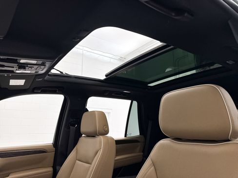 Used 2023 Chevrolet Tahoe Premier AWD/4WD image 3