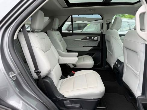 Certified 2025 Ford Explorer Platinum w/ LUX Leather Package AWD/4WD image 18