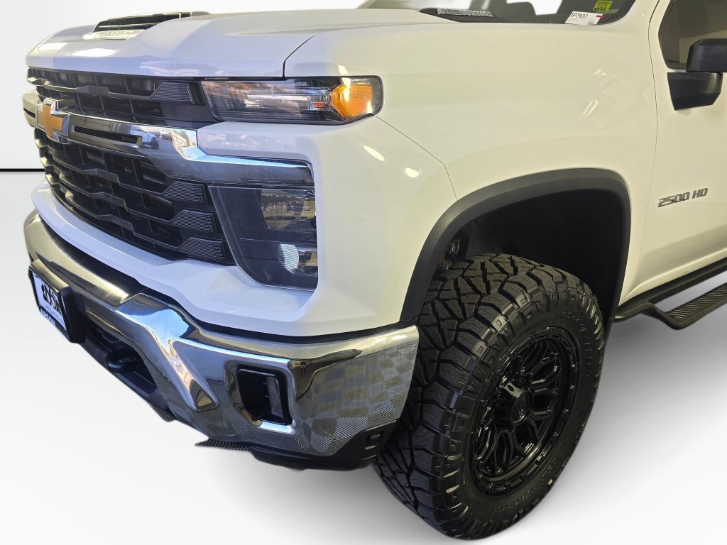 Used 2025 Chevrolet Silverado 2500 LT w/ Convenience Package AWD/4WD image 11