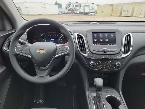 Used 2024 Chevrolet Equinox LT FWD image 10